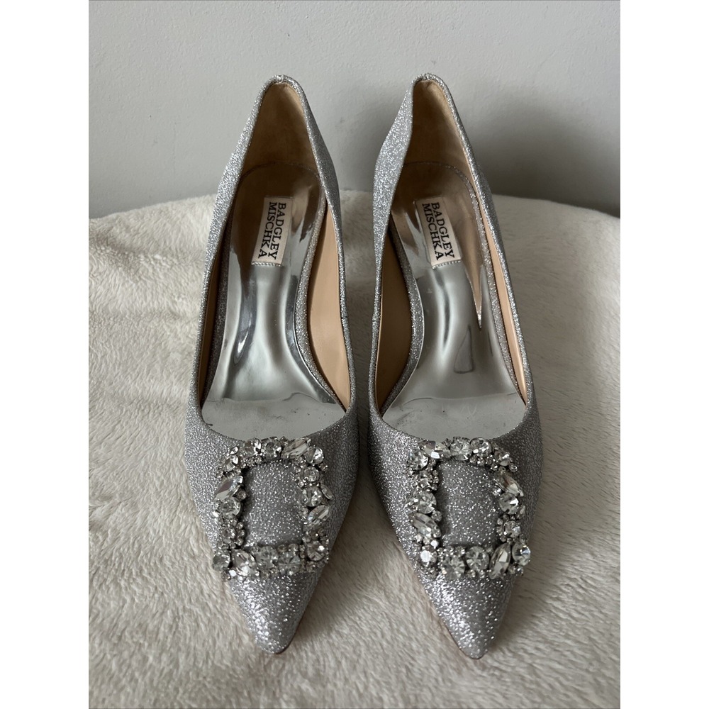 Badgley Mischka | Women's Size 8 Carrie Silver Glitter Pump Heels Brooch